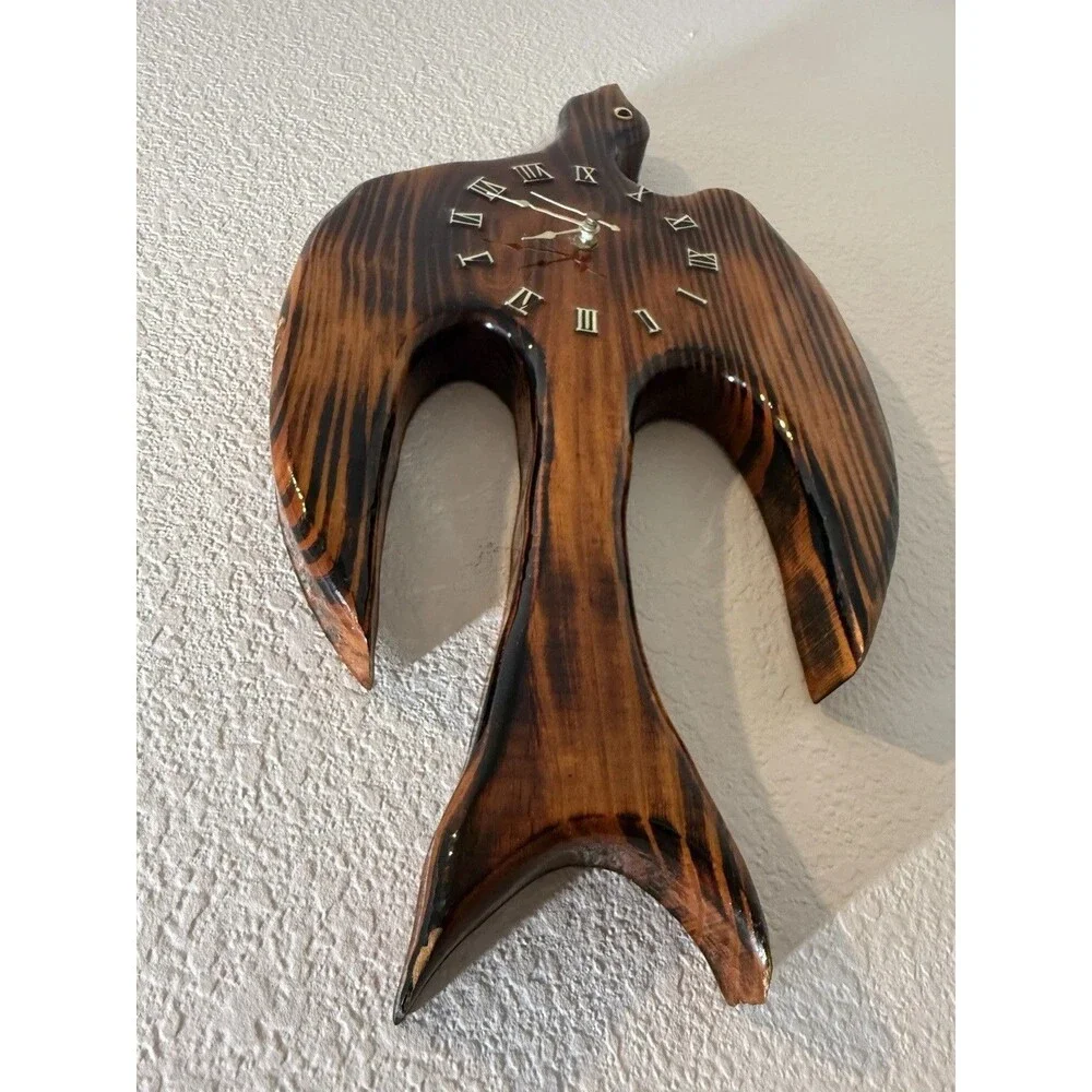 VTG 70th Cedar Stylized Bird Wall Clock Slab Wood Lacquer Rustic Cabin Decor